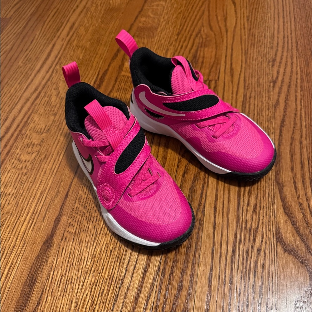 Girls Nike Team Hustle Shoes size 11C
